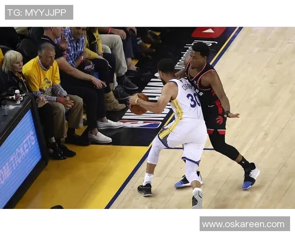 猛龙主场比赛门票一票难求，球迷排起长龙