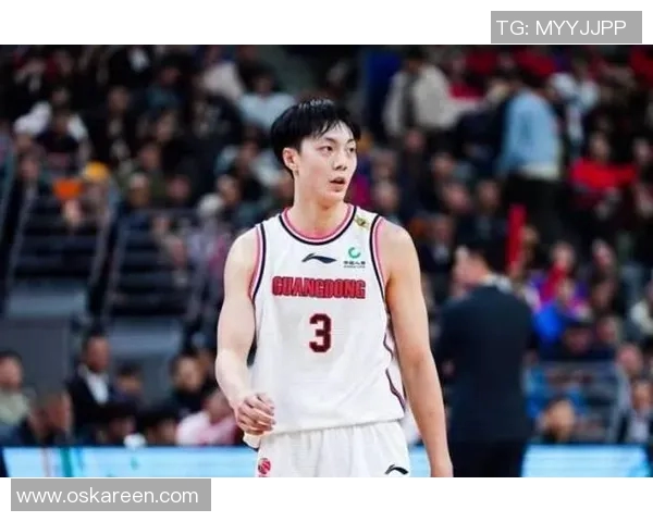 胡明轩：从青涩少年到篮球场上的璀璨明星之路揭秘