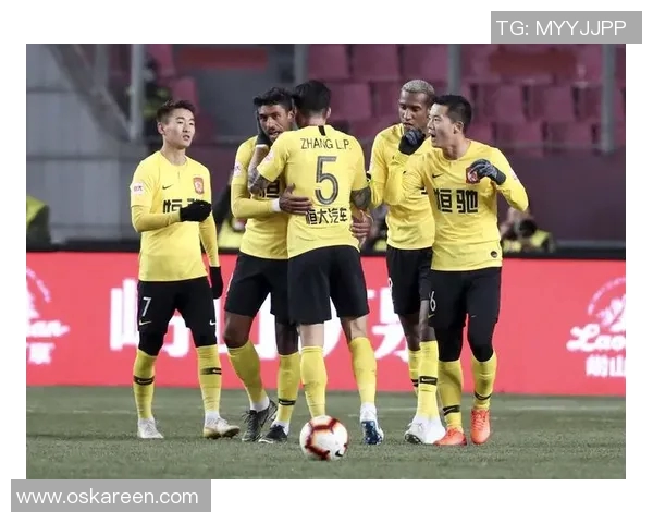 恒大与华夏幸福激战正酣比分悬念引发球迷热议与期待